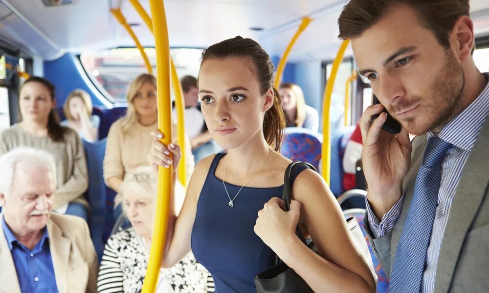 Разговор в маршрутке. Разговор в автобусе. Разговор по телефону в транспорте. Хамство в общественном транспорте. В общественном месте с русскими разговорами.