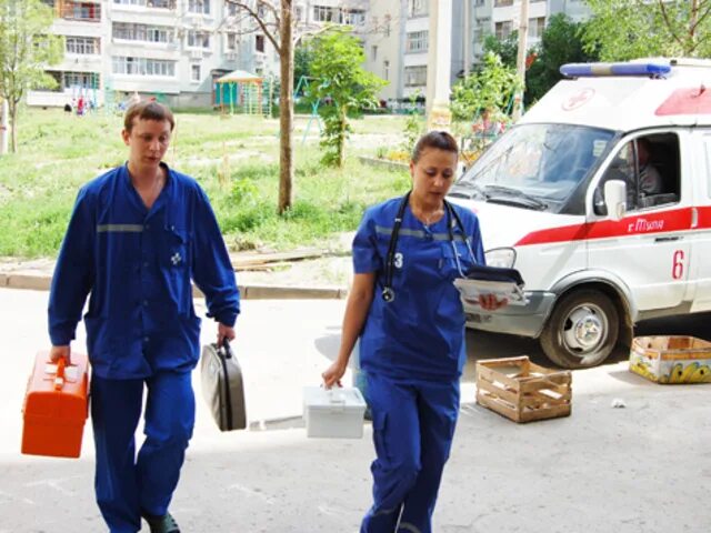 скорая медицинская помощь. бригада скорой медицинской помощи. фотография врача скорой. скорая помощь 103. врачи скорой помощи фото.