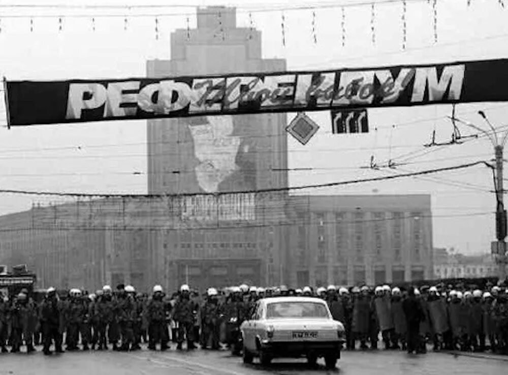 Лукашенко на почтовых марках. 100000 белорусских рублей 2000 года. 1996 год белоруссия. Лукашенко референдум 1996. 1996 год белоруссия.