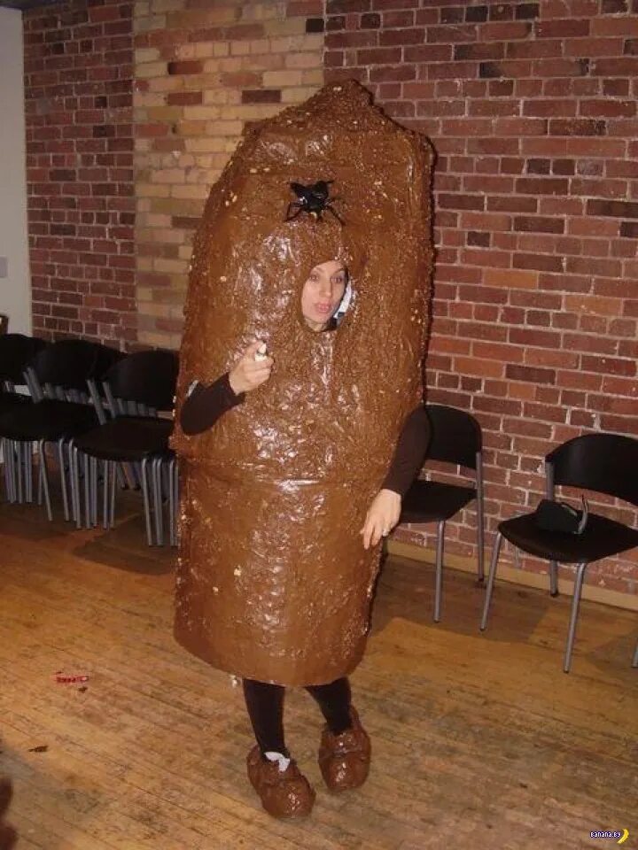 Смешная фотка какашки. Костюм какашки. человек в костюме какашки. новогодний костюм какашки.