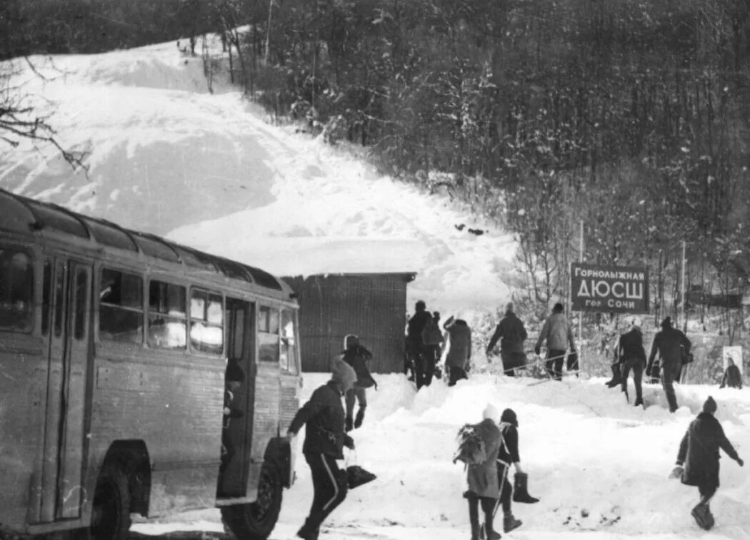 Красная поляна раньше. Красная поляна поселок в 1980. Красная поляна старый поселок. Красная поляна 1990. Красная поляна 1990 год.
