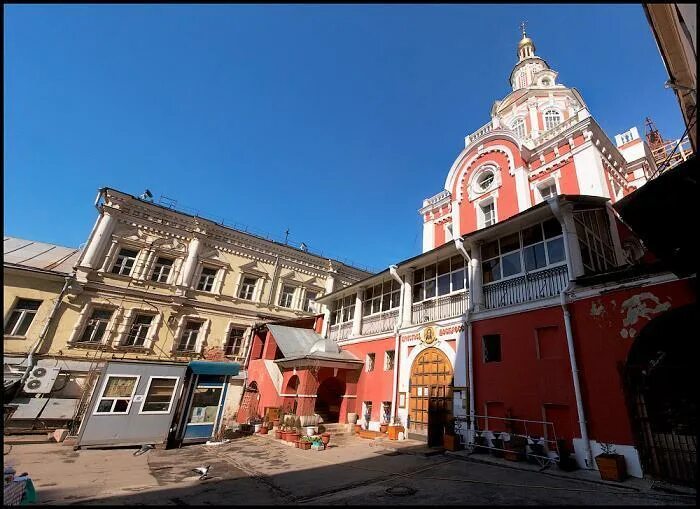 Заиконоспасский монастырь сайт. Московский Заиконоспасский монастырь. Никольская улица Заиконоспасский монастырь. Монастырь на Никольской улице в Москве.