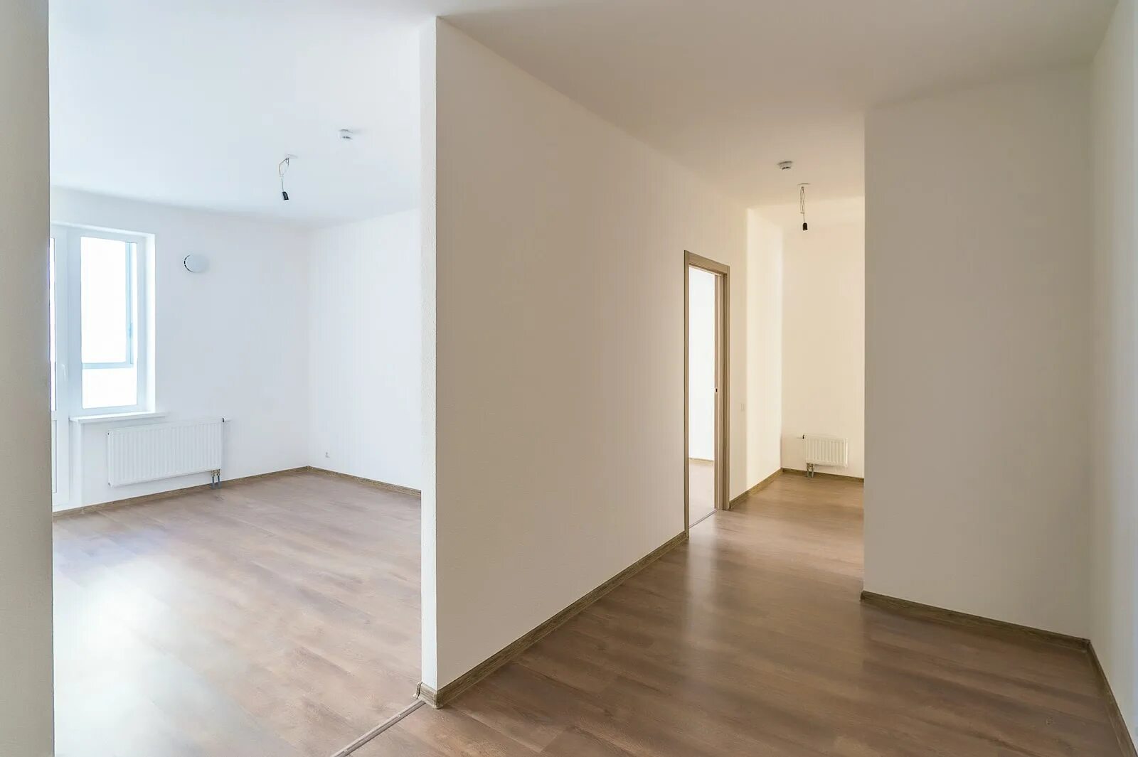 Планировка однушки от застройщика. Московская 198 подъезд. Однокомнатные квартиры екатеринбурге застройщика. Жк элевен екатеринбург академический. Чистовая отделка в новостройке.