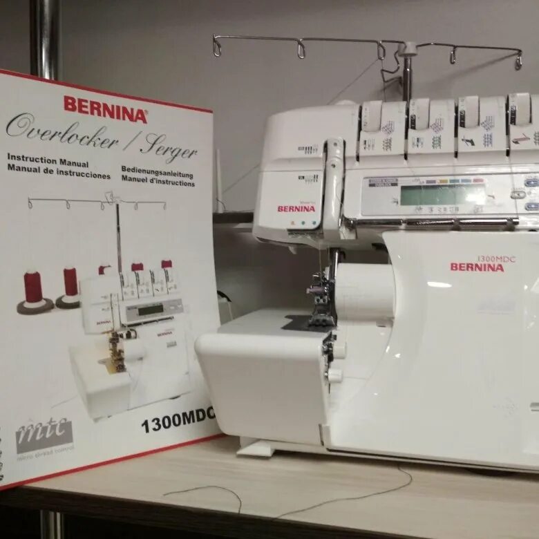 Cerutti bernina. Бернина 1300 МДС. Оверлок Бернина 1300 МДС маховик в стопоре. Bernina 1300mdc купить. Как снять корпус Бернина 1300.