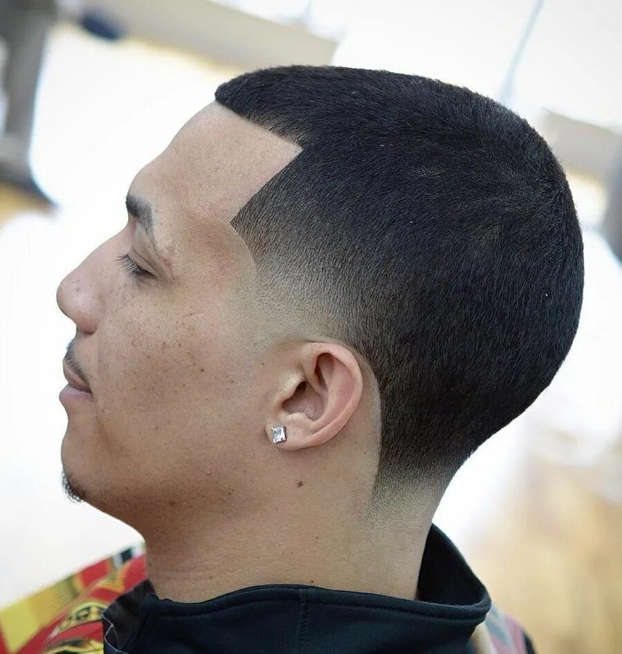 His very cut. His very cut. Фейд полубокс. His very cut. Мужская стрижка с пробором сбоку.