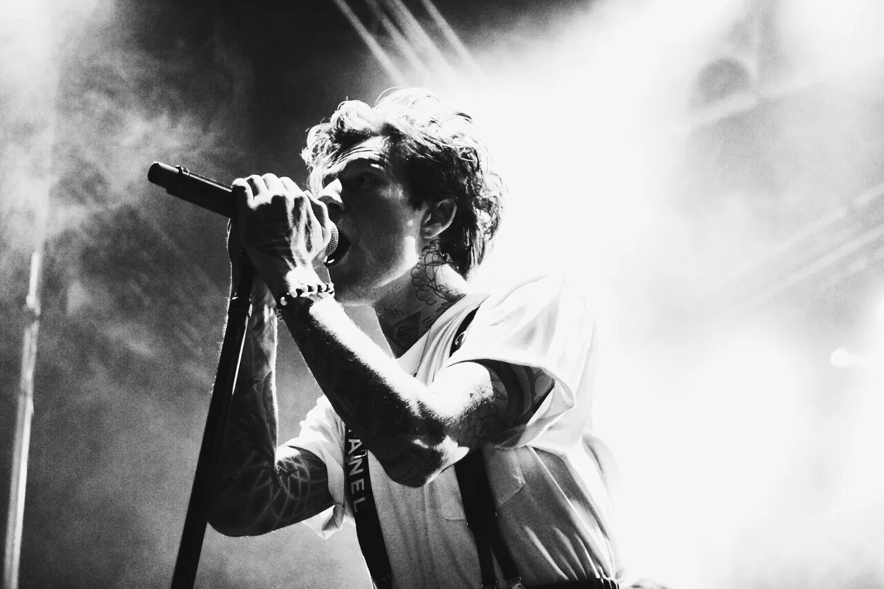 The neighbourhood you get me so high. Группа the neighbourhood. Нейборхуд. The neighbourhood Эстетика. Группа the neighbourhood награды.