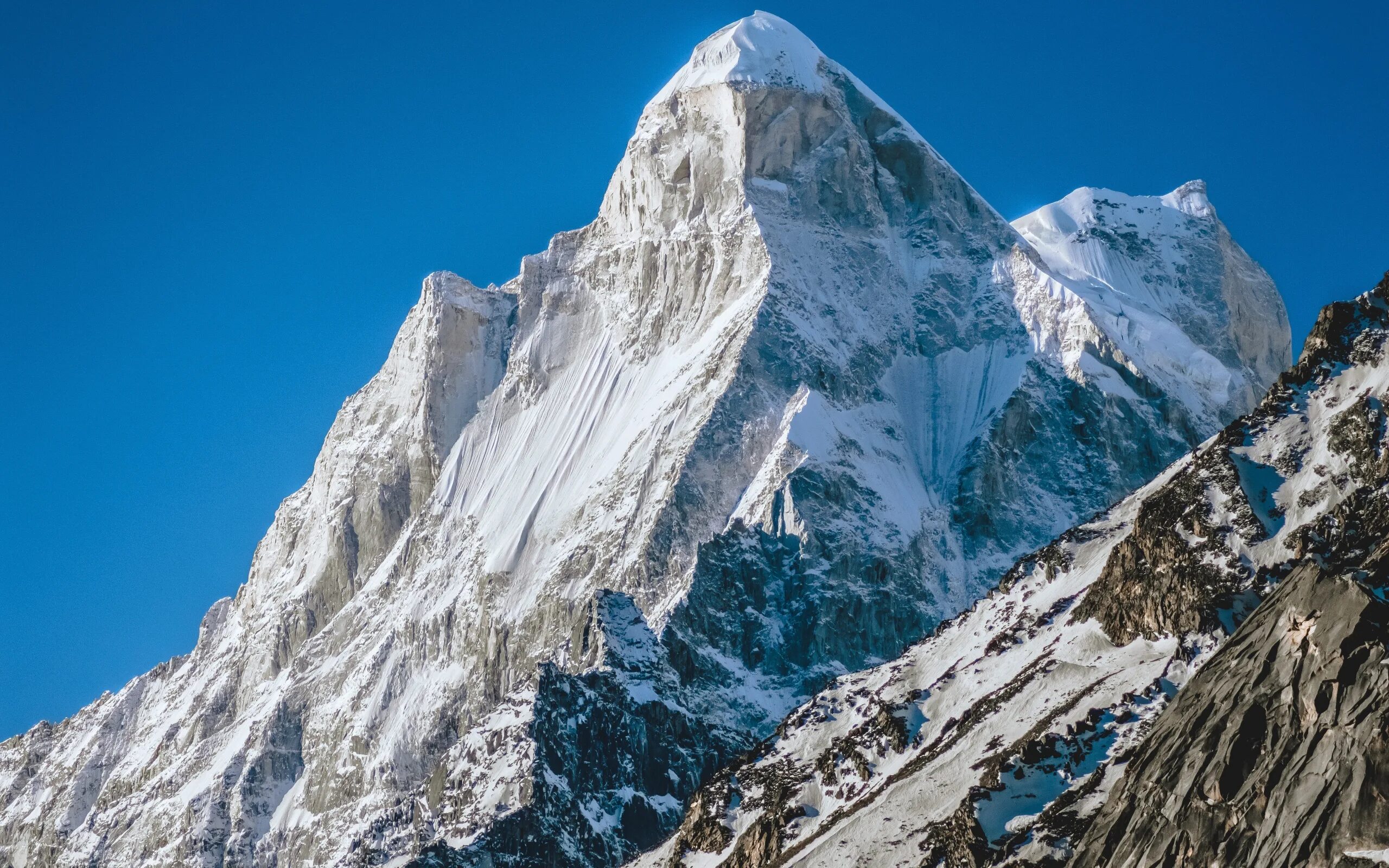 Пик актру алтай. Matterhorn гора восхождение. Вершина а к. Вершина а к. Чогори восхождение.