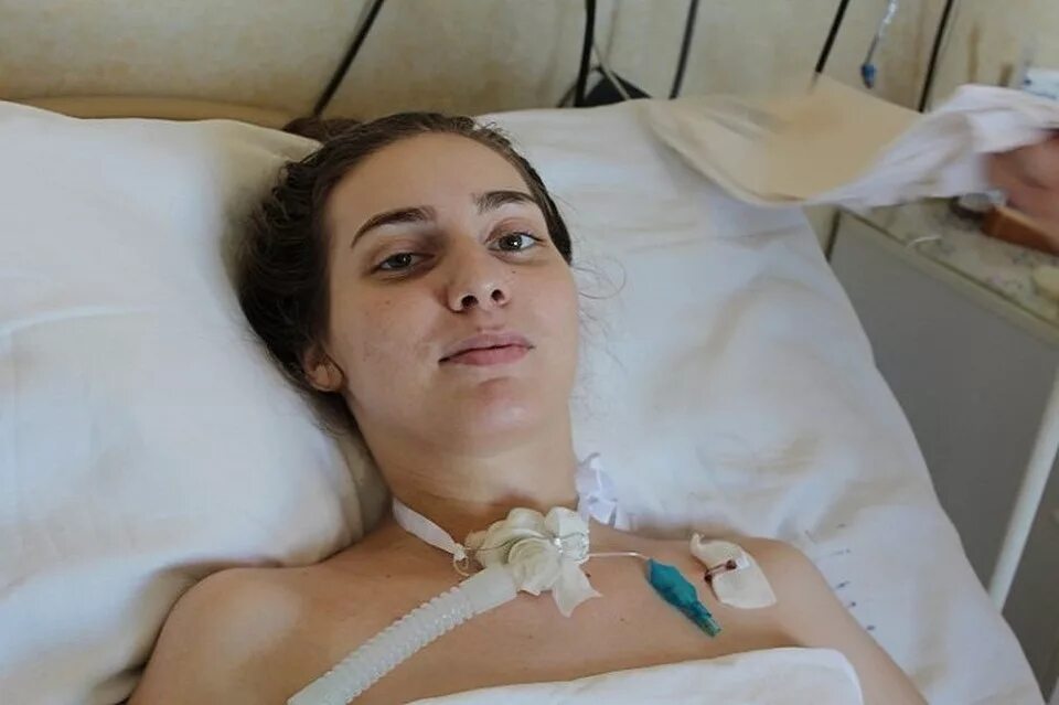 Девочка после операции. В больнице после операции. девушки в больнице на операция. мертвая девушка в больнице.