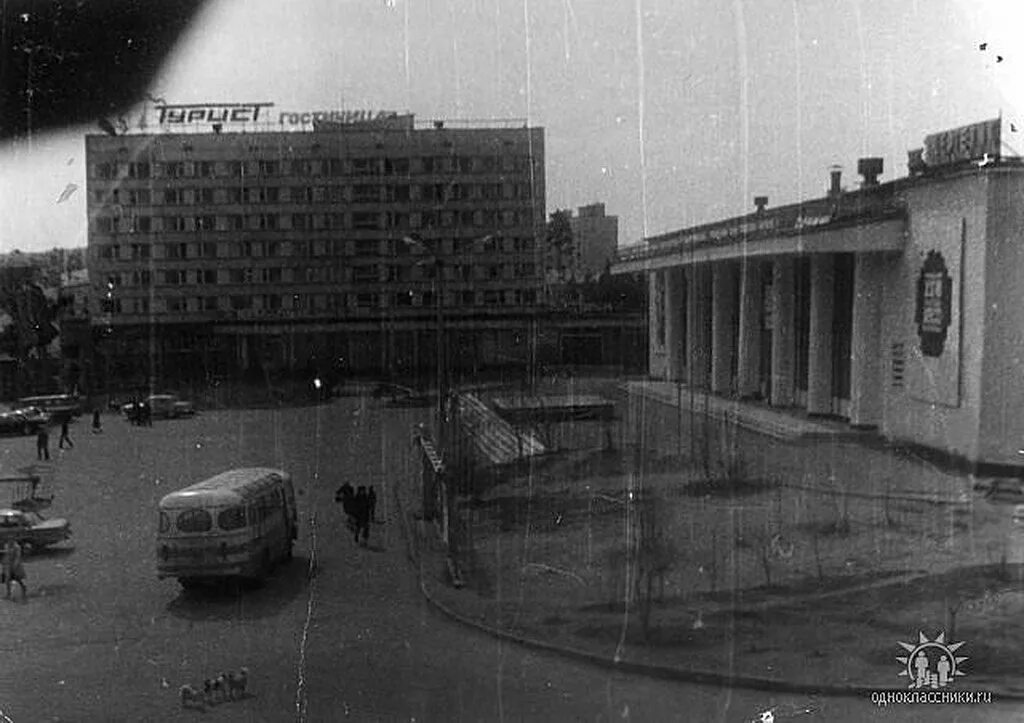 Почему в братске создан крупнейший. Дворец культуры энергетик братск. гостиница турист в братске энергетик. площадь дк энергетик братск. братск энергетик площадь.