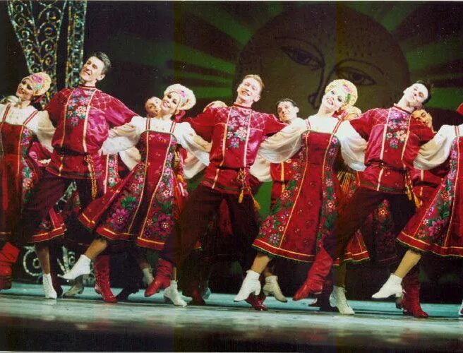 Народный танец минус. Русский танец. Русский народный костюм для танца. Народный танец минус. Народный танец минус.