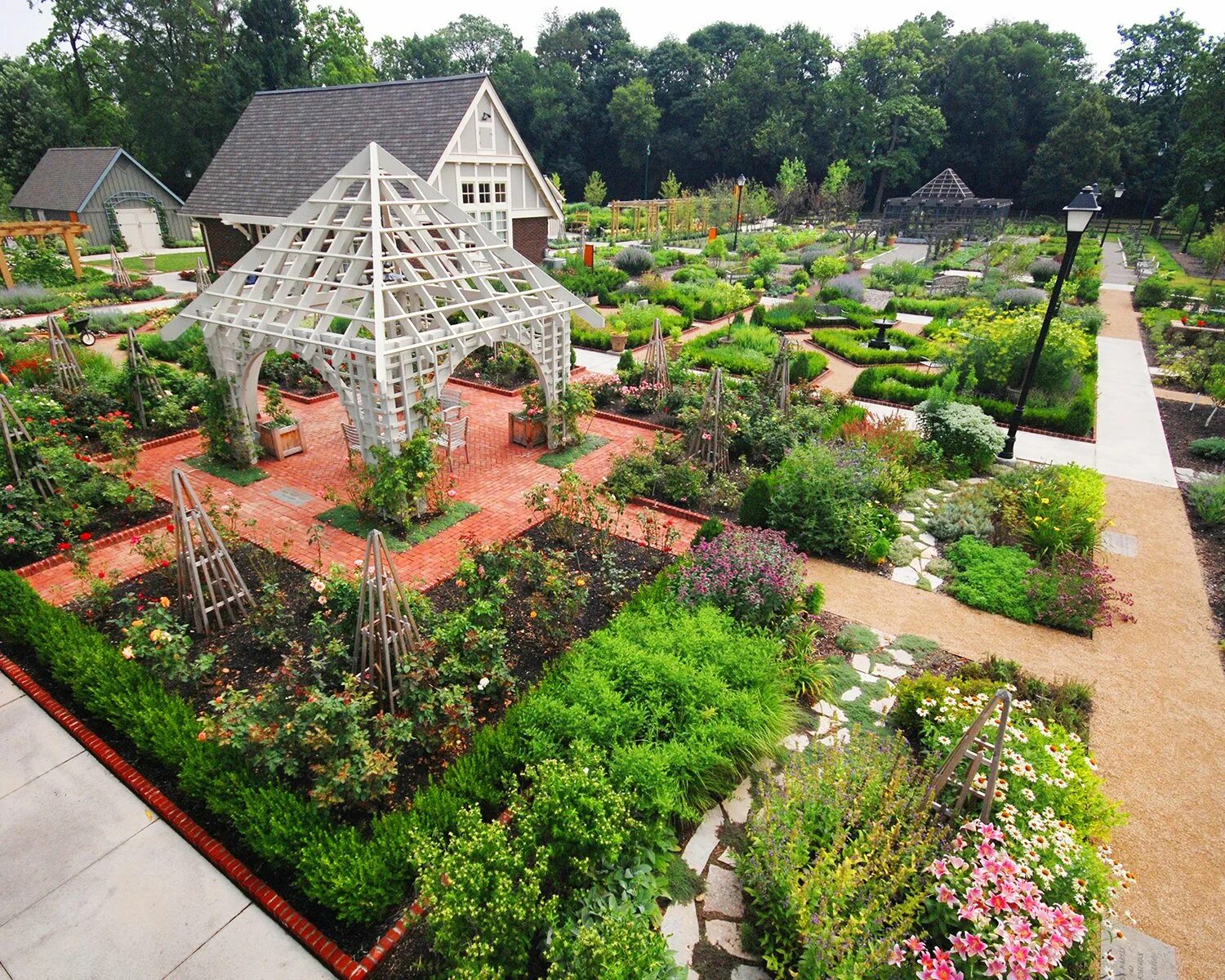 Дизайн дома в огороде. Franklin park conservatory and botanical gardens. дизайнерский огород. красивый огород.