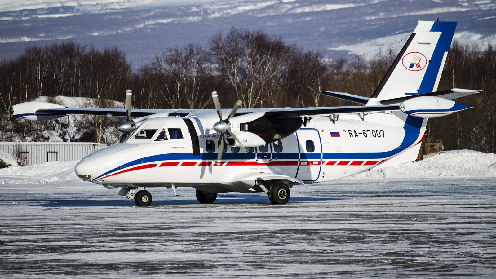 Л 410. Л-410 самолет. Турболёт л-410. Л-410увп-э3. Самолет л 3