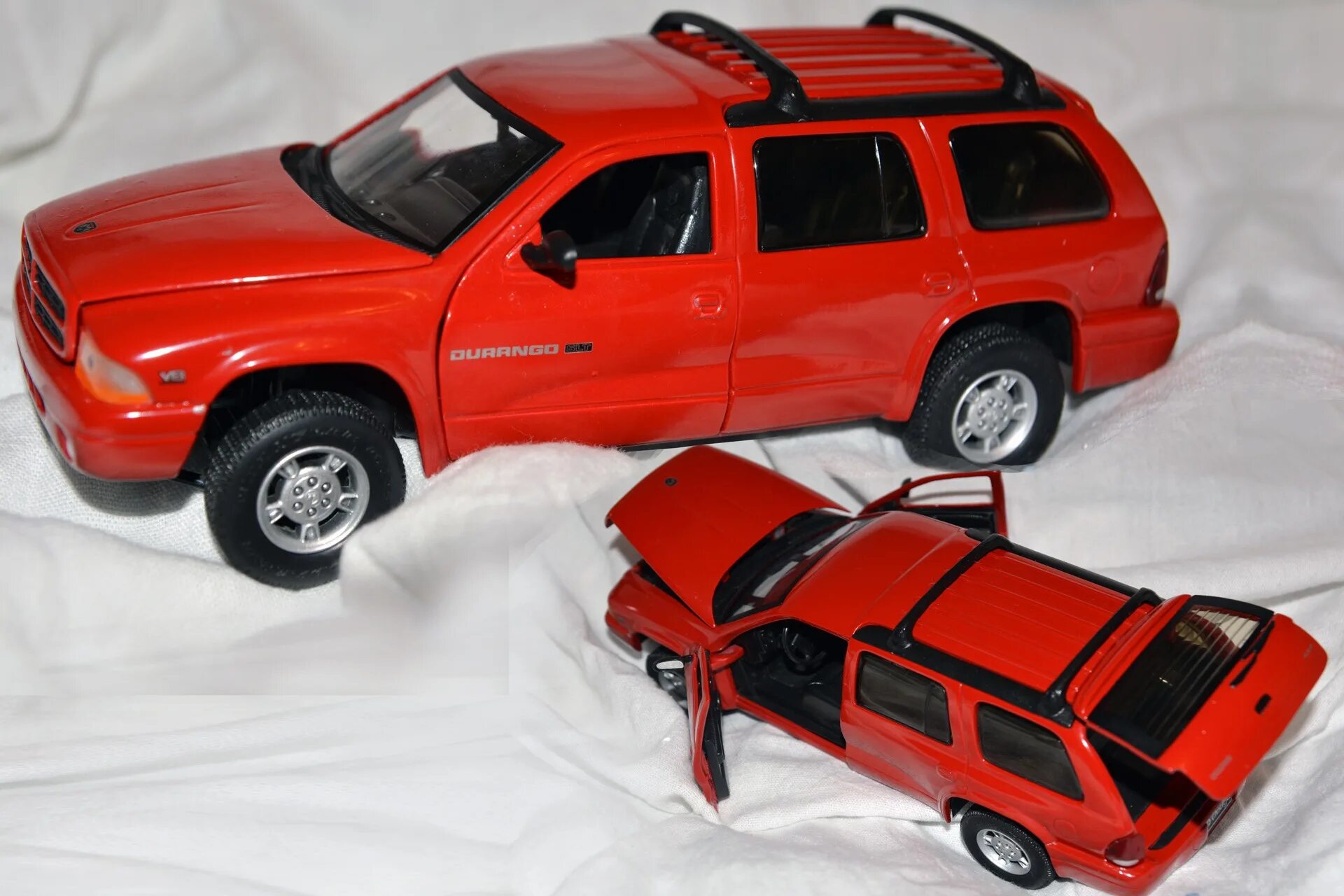 Dodge Durango 1/43. Модель 1:43 dodge Durango. Додж Дюранго 1 43. Dodge Durango моделька.