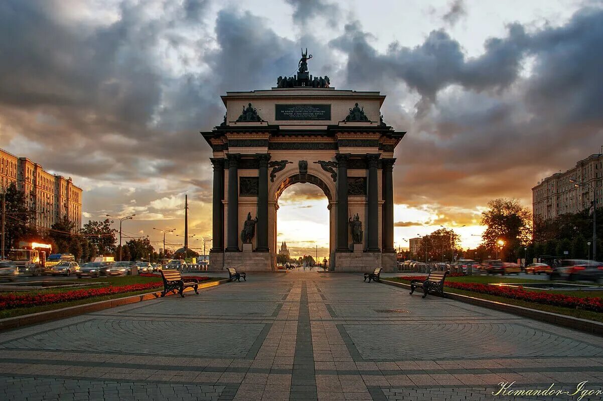Триумфальная арка улица. Ночной курск триумфальная арка. об архитекторе триумфальной арки в курске. триумфальная арка нижний новгород. триумфальная арка город еманжелинск.