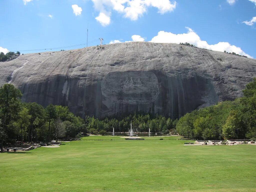 Stone park. Стоун-Маунтин Джорджия. Парк Стоун-Маунтин. Грузия парк Стоун-Маунтин, Джорджия. Озеро в парке Стоун Маунтин.