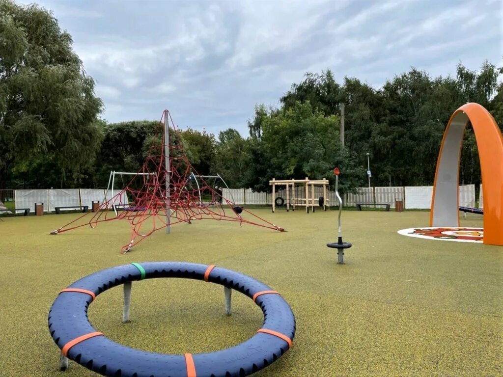 Замочек сквер по олонецкому проезду. Олонецкий сквер москва. Сквер по олонецкому проезду. Олонецкий парк бабушкинский. Олонецкий сквер бабушкинский парк.