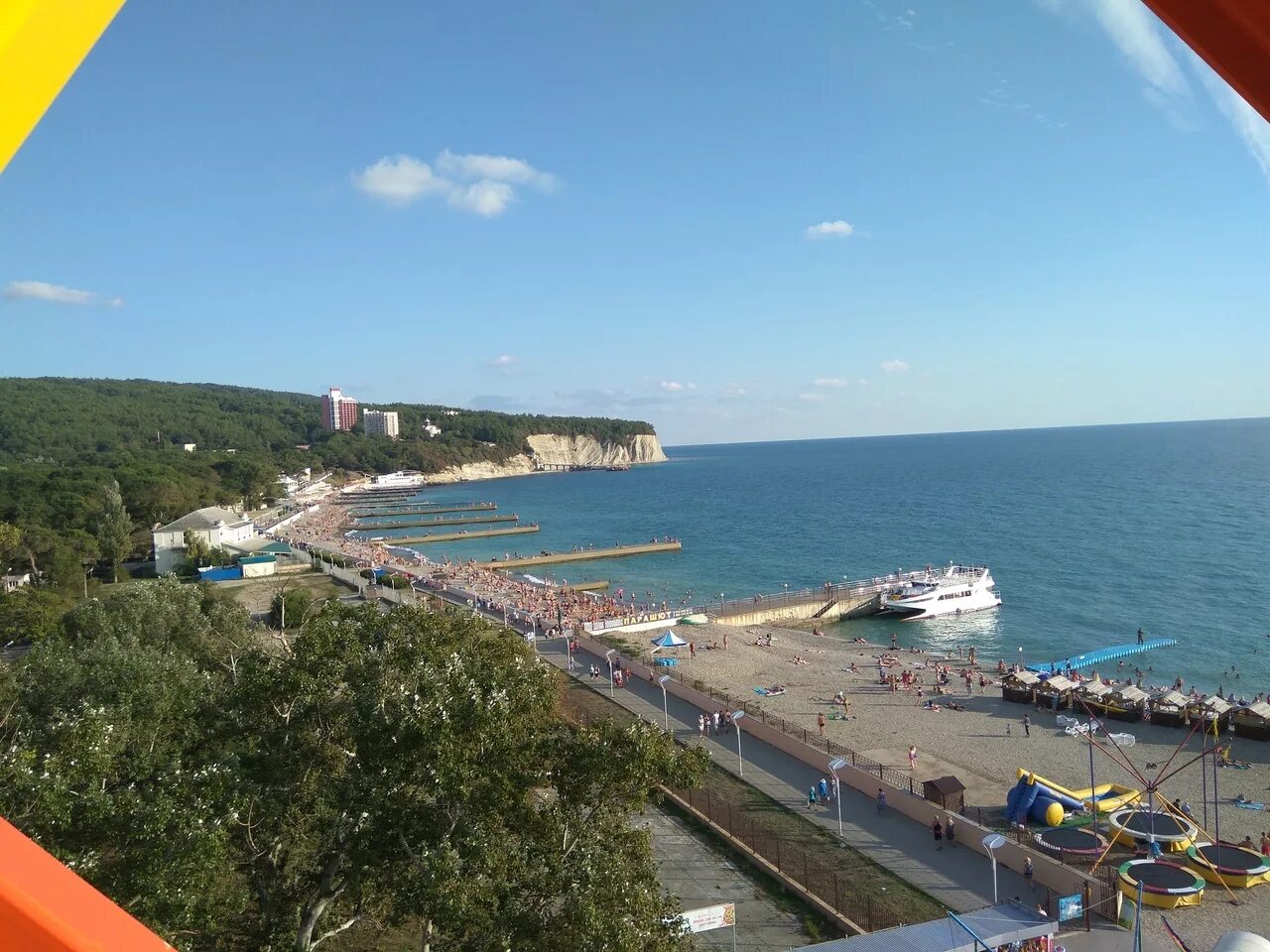 Отдых на море дивноморск. Пляж Дивноморск Дивноморское. Набережная Дивноморское Краснодарский край.