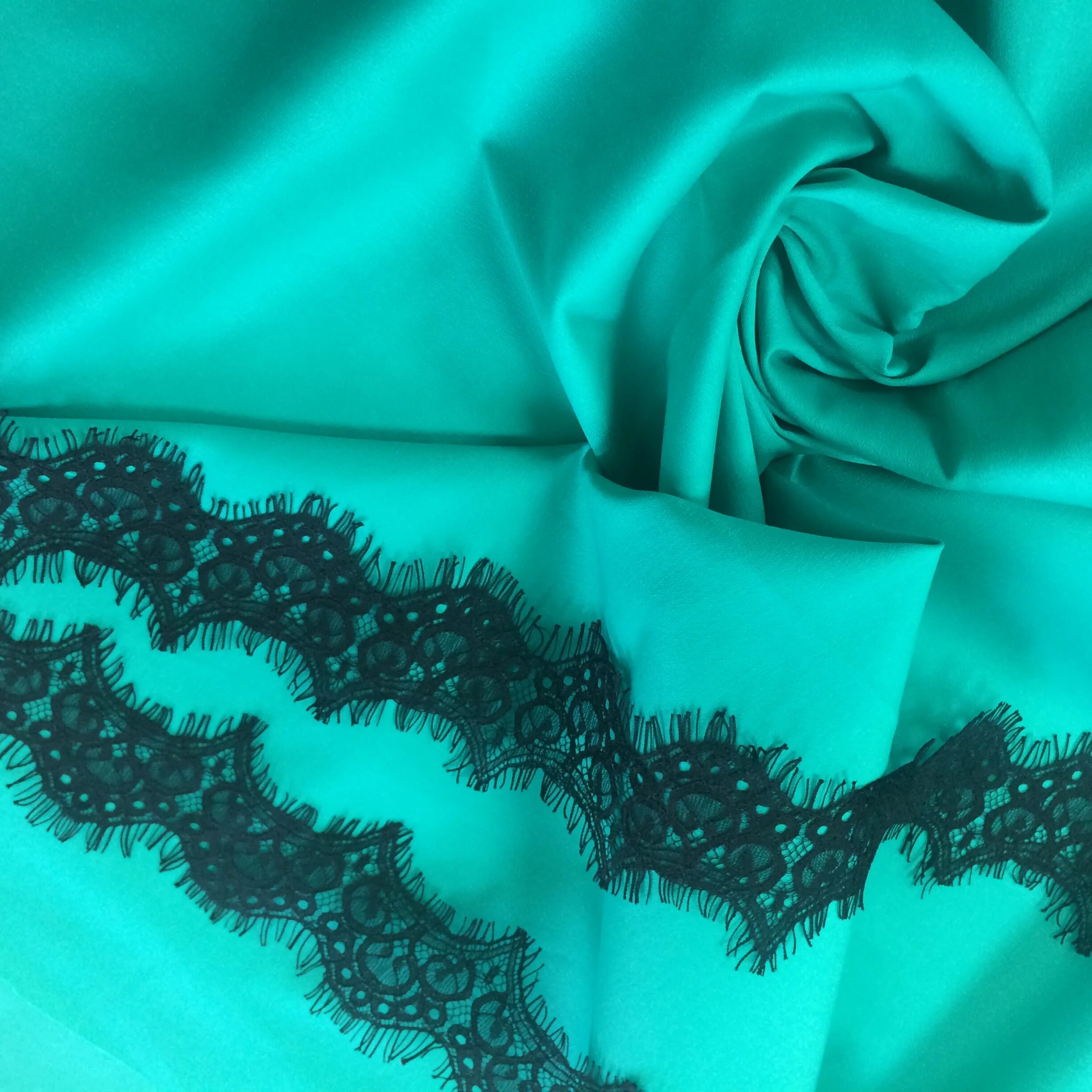 Ткань снизу. Ткани для платья названия. Необычные ткани. Ткань рюшечная. Голубая ткань для платья.
