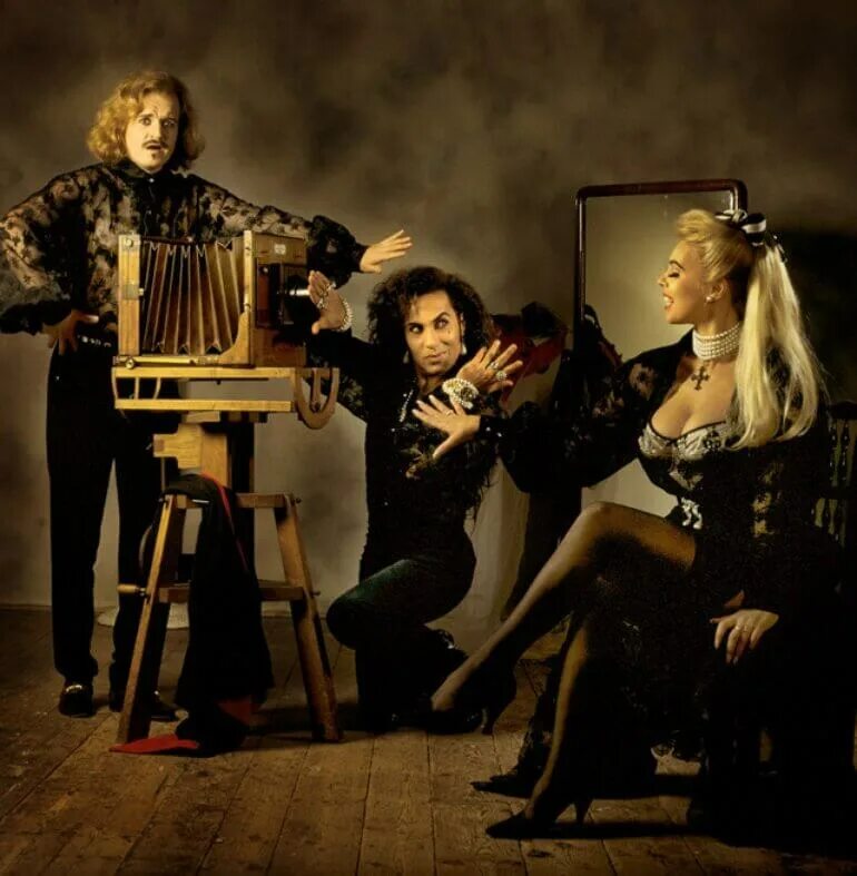 Army of lovers carry my urn. Army of lovers исполнитель группа. Army of lovers carry my urn. Army of lovers band. Army of lovers - judgment day.