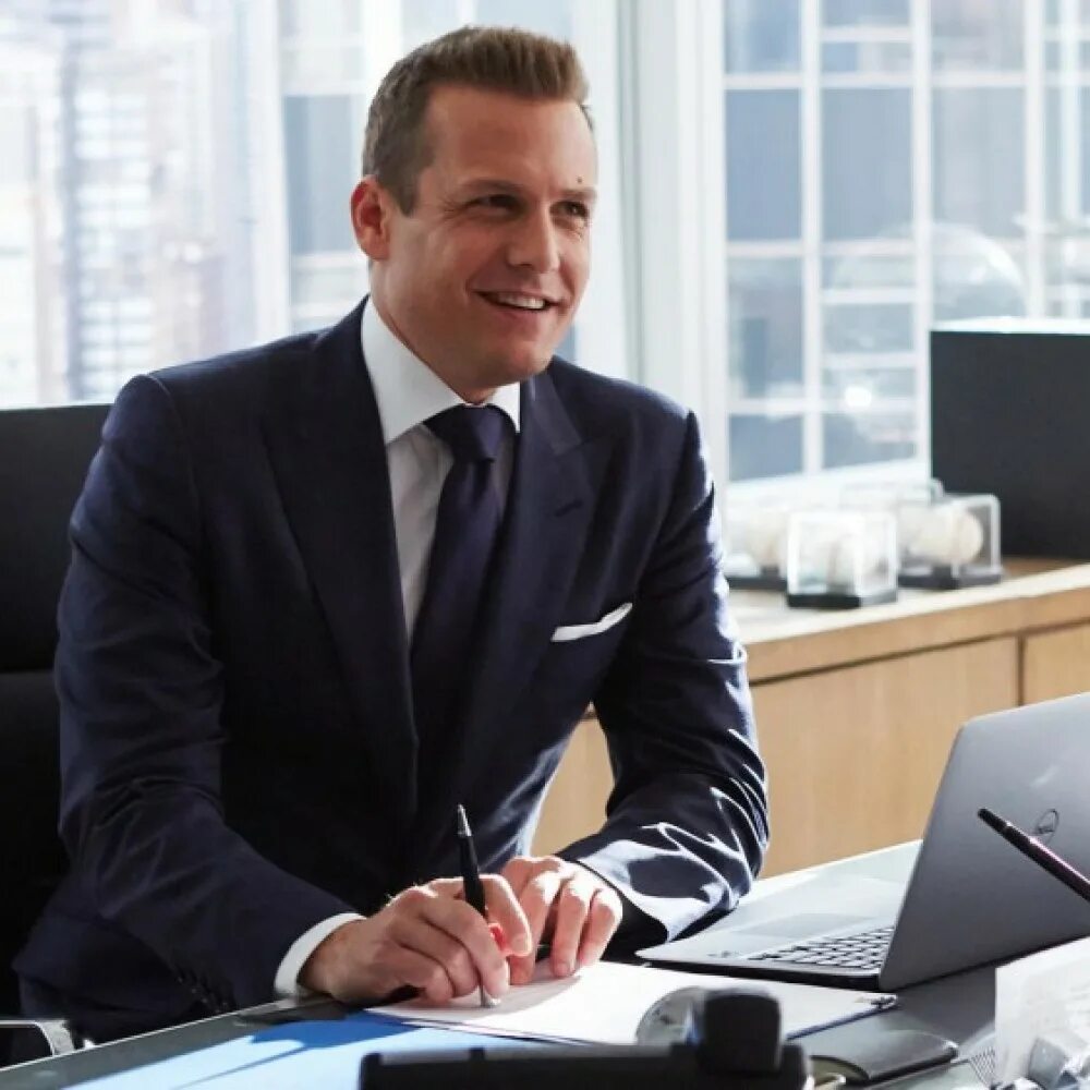 Успешная женщина. Администратор торгового зала. Красивая девушка юрист. Женщина руководитель. Молодой бизнесмен.