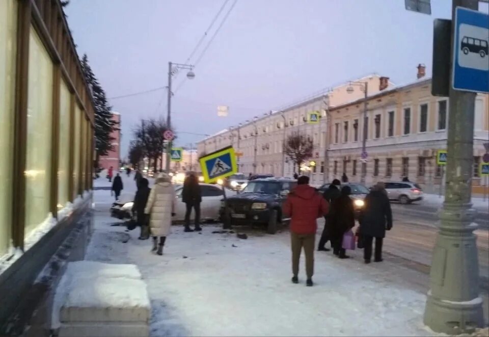 8 50 утра. Подслушано Тверь и Тверская. Что произошло в Твери сегодня. Авария в Твери 27 мая 2023 около Рио.