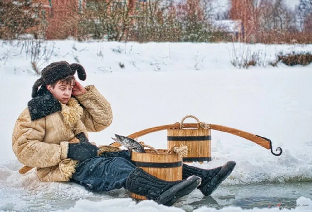 По щучьем кинопоиск. Емеля по щучьему. Фотосессия с коромыслом зимой.