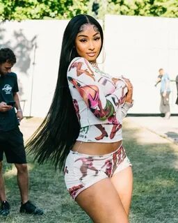 A quiz: is this Shenseea or Rubi Rose.