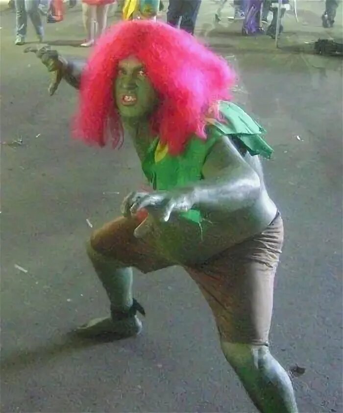 Нелепый персонаж. Самые нелепые костюмы. Нелепые костюмы. Прикольные костюмы для взрослых. Самые неудачные косплеи.