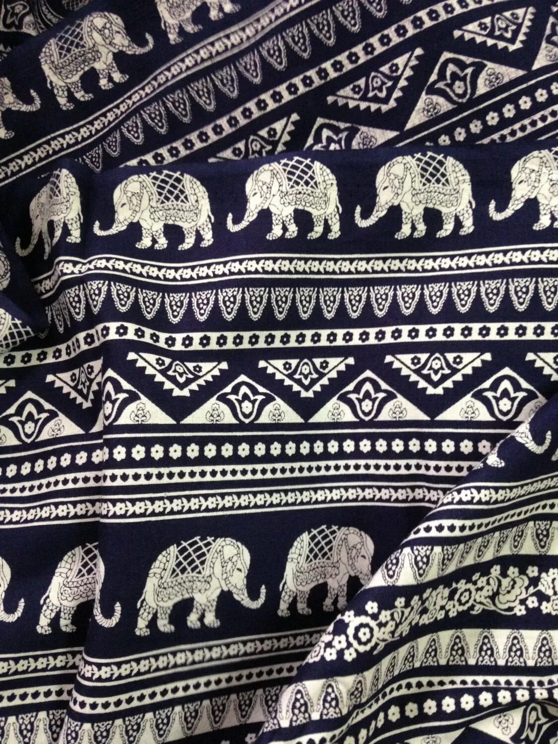 Слоновая ткань. Ткань со слонами. Принты на ткани. Индия орнамент. Индийские ткани.