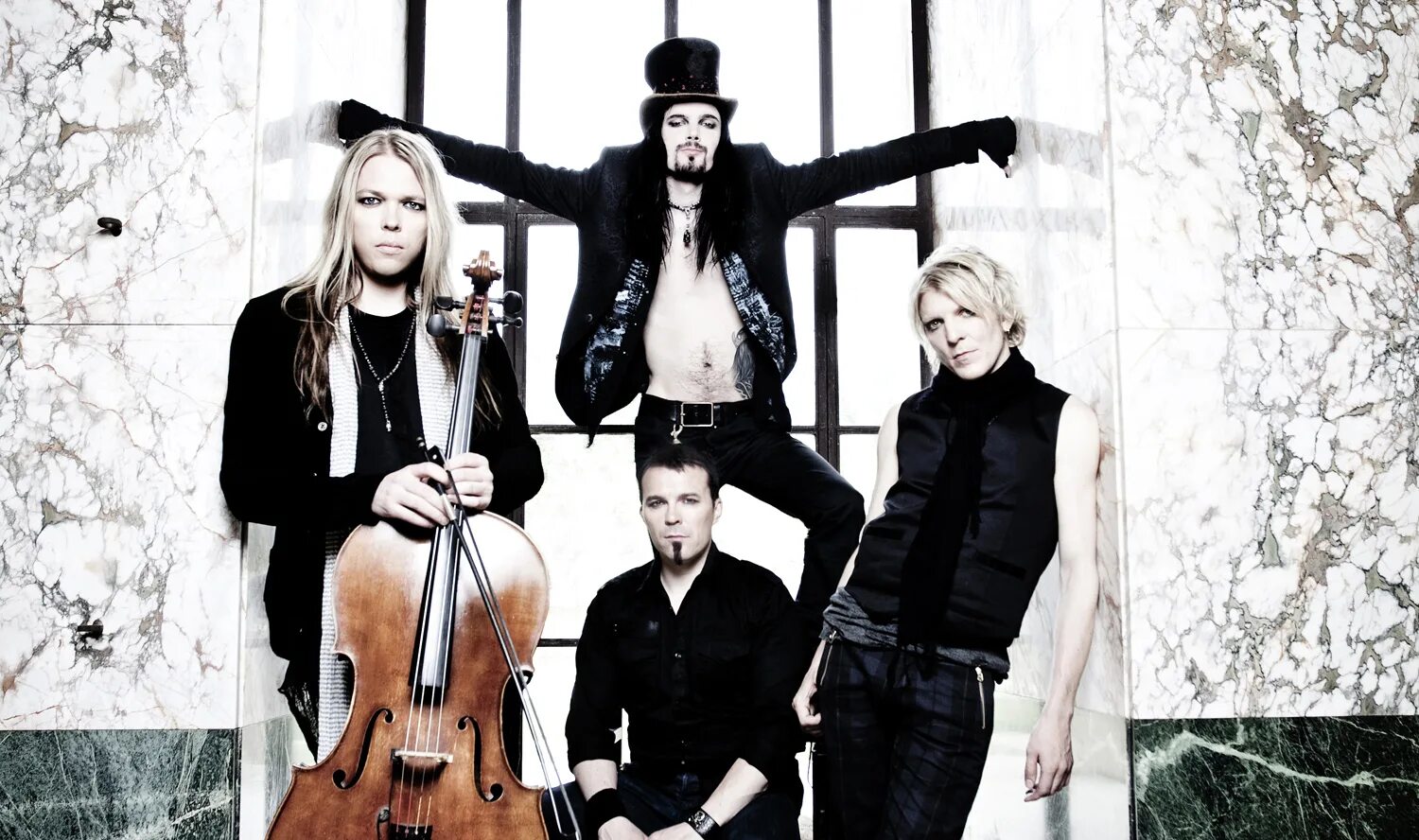 Включи апокалиптика. Группа Apocalyptica. Финская группа Apocalyptica. Солист апокалиптика. Апокалиптика 2004.