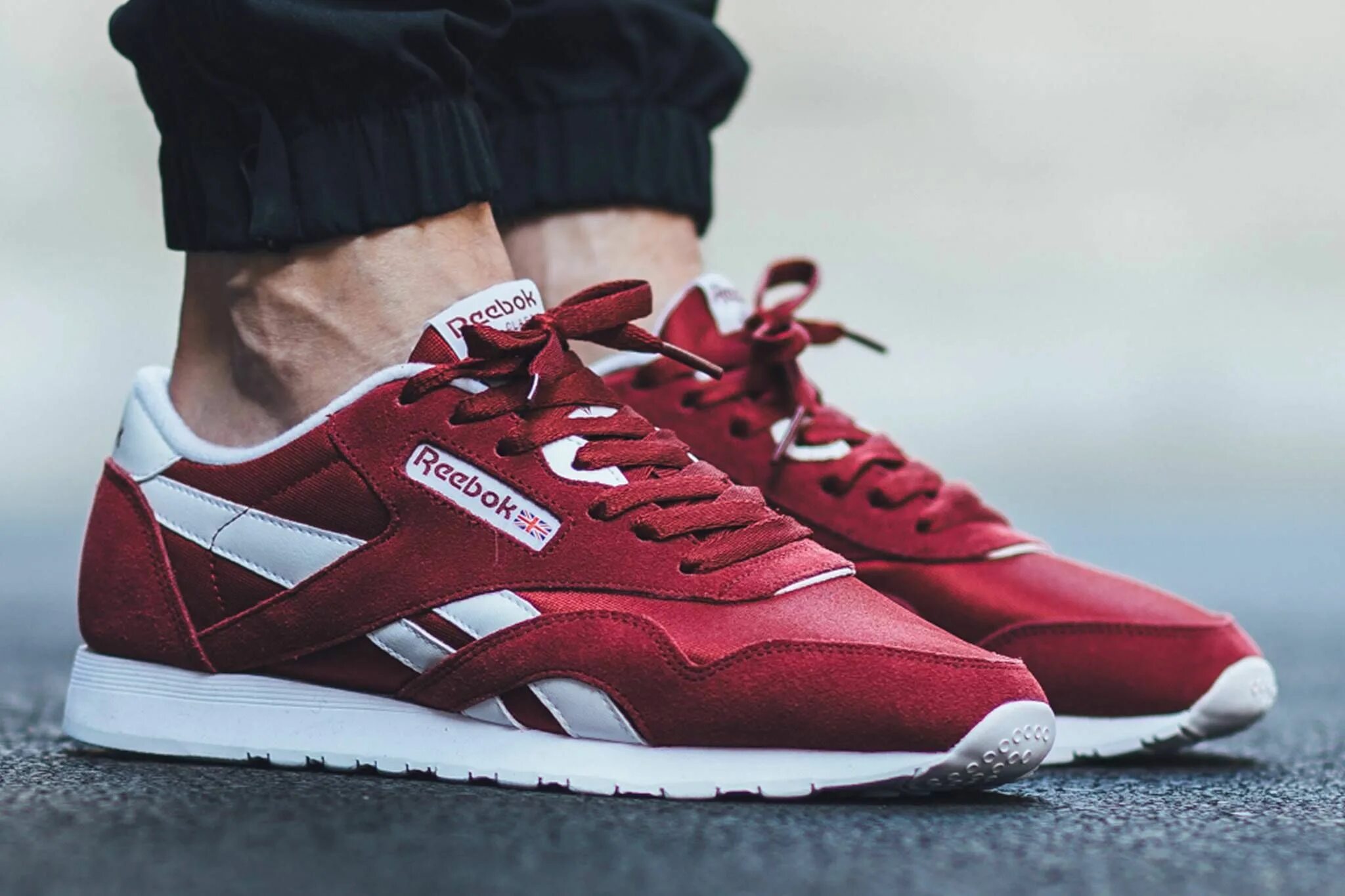 Модельный ряд кроссовок reebok. Reebok gl1000. Рибок чья фирма страна. Reebok classic leather white red blue. Reebok classic кроссовки.