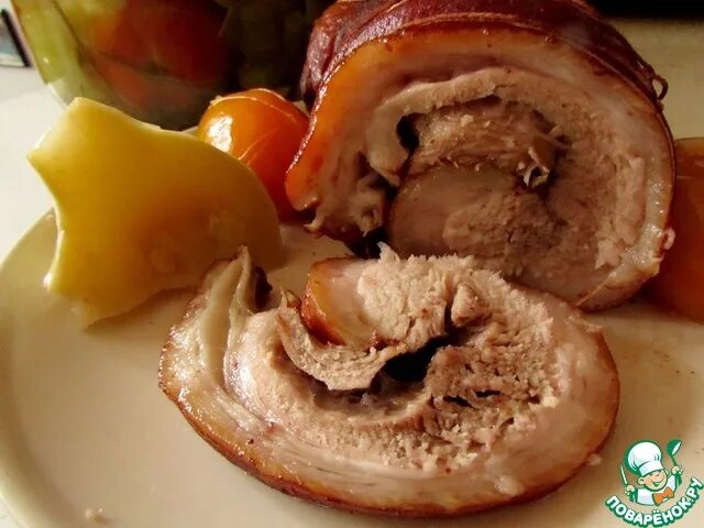 Рулет из свинины в луковой шелухе. Рулька в луковой шелухе. Рулет из рульки в луковой шелухе. Приготовить рульку свиную в луковой шелухе. Рулька в луковой шелухе.