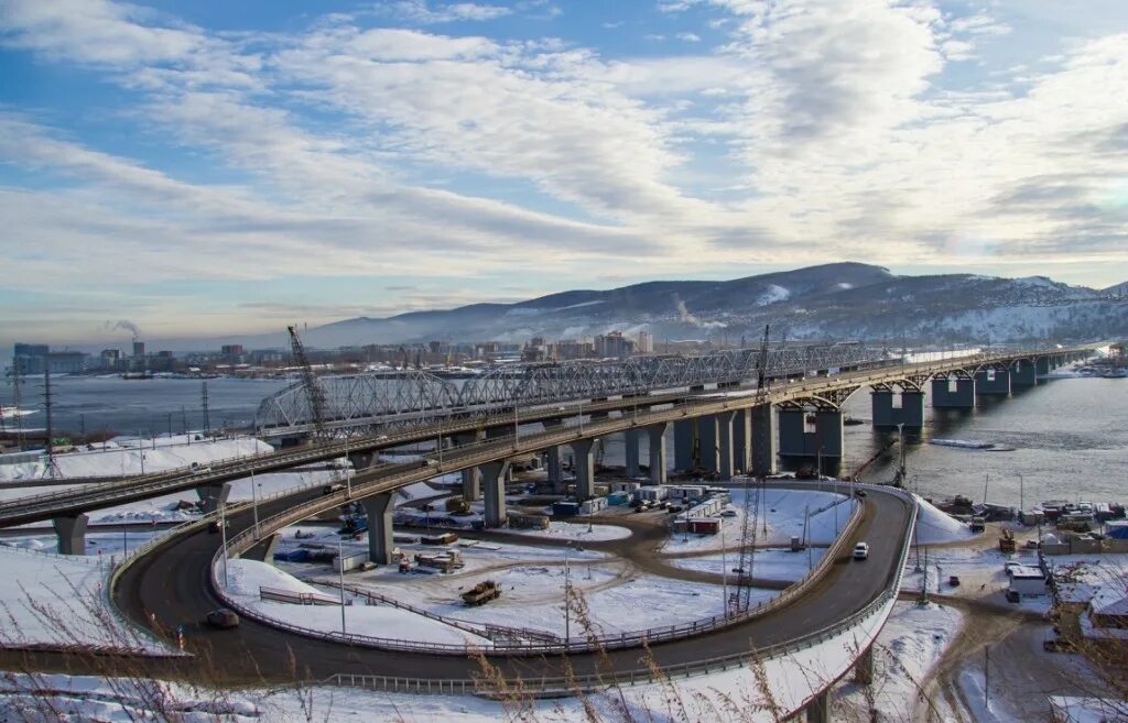 В красноярске на николаевском мосту. Николаевский мост Красноярск. Четвертый Николаевский мост в Красноярске. Николаевский мост через Енисей. 4ый мост Красноярск.