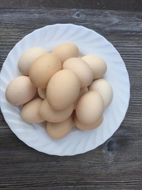 Кремовые яйца. Яйцо куриное. Яйца Деревенские. Яйца с0. Яйца кремового цвета.