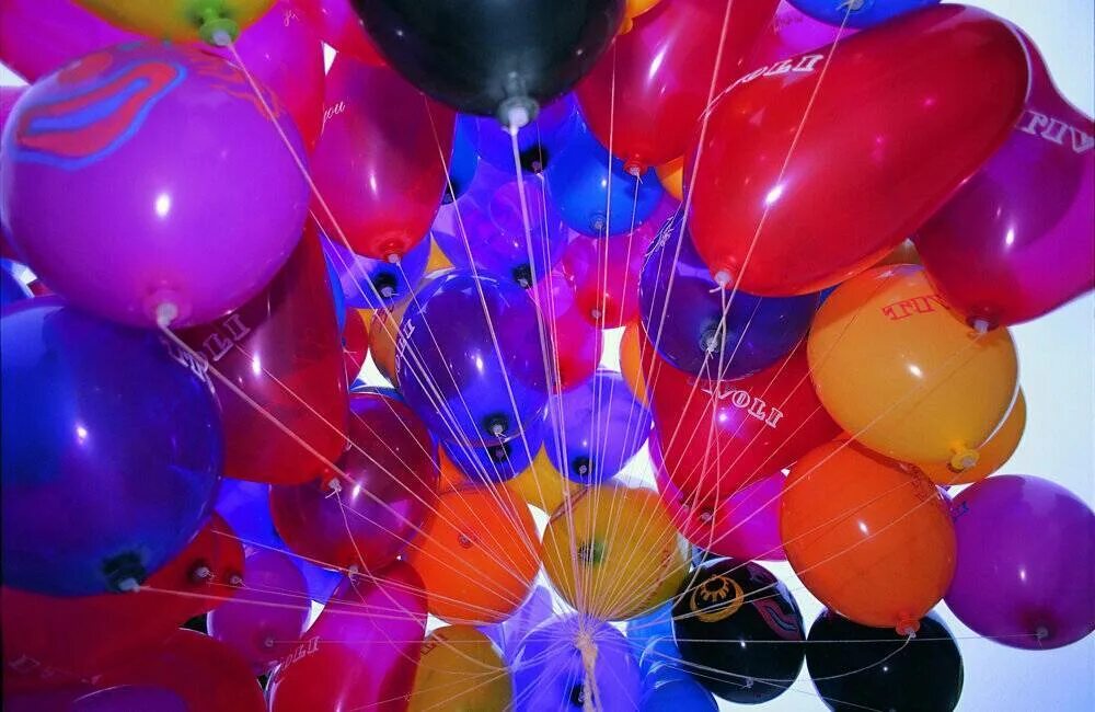 Много праздников в 1 день. Воздушные шары. Воздушный шарик. Яркие воздушные шары. С днём рождения шарики.