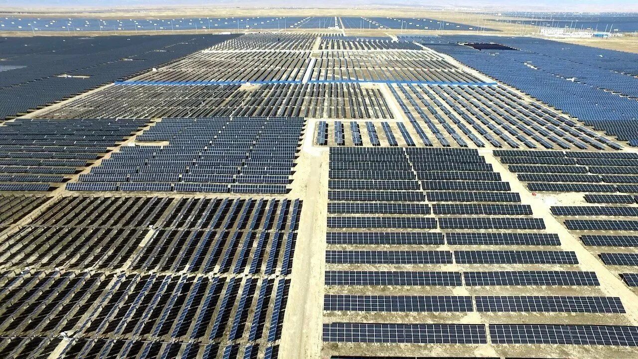 Самое мощное теплое. Солнечная ферма в пустыне Тенгер, Китай. Солнечные электростанции 3 МВТ. Солнечный парк Хуанхэ (Китай). Солнечная электростанция Лунъянся.