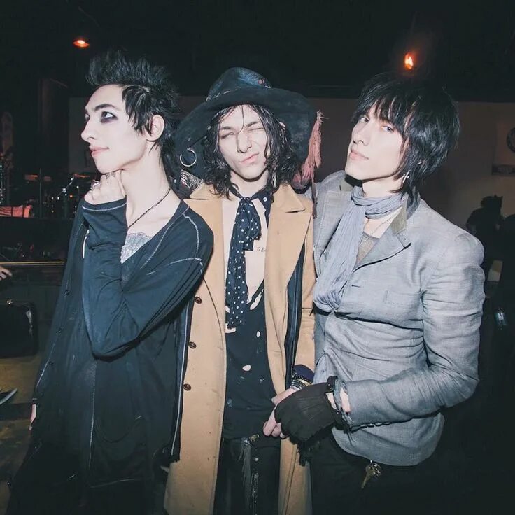 Palaye royale dead. Группа Palaye Royale. Palaye Royale солист. Television Palaye Royale люди. Palaye Royale Fever Dream.