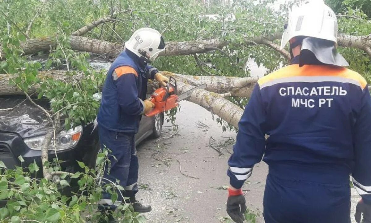 Буря в Татарстане. Ураган в Татарстане. Разрыв ветра