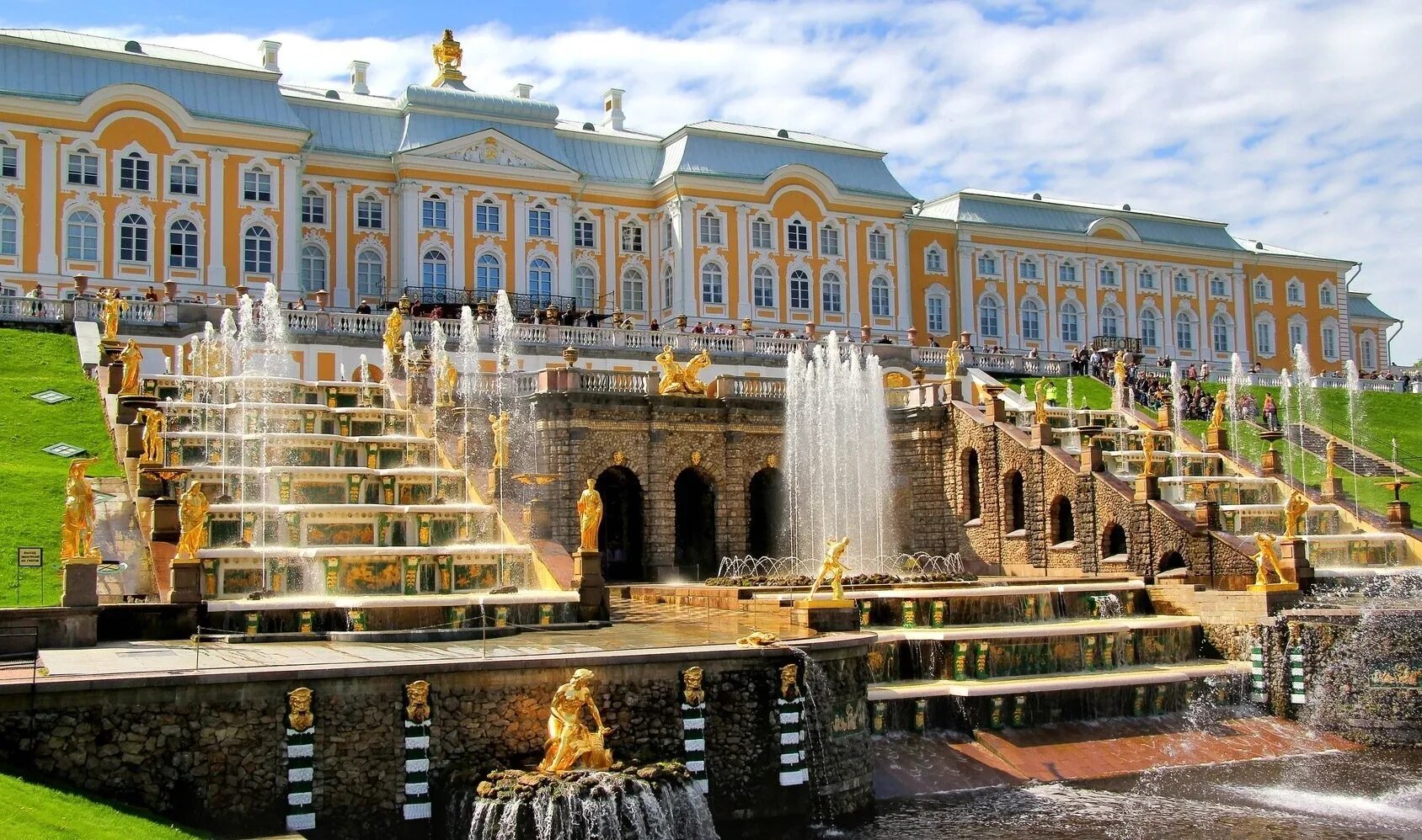 Окрестность санкт петербурга фото. Большой Петергофский дворец Санкт-Петербург. Большой Петергофский дворец Растрелли. Петергоф (дворцово-парковый ансамбль). Франческо Растрелли Петергоф.