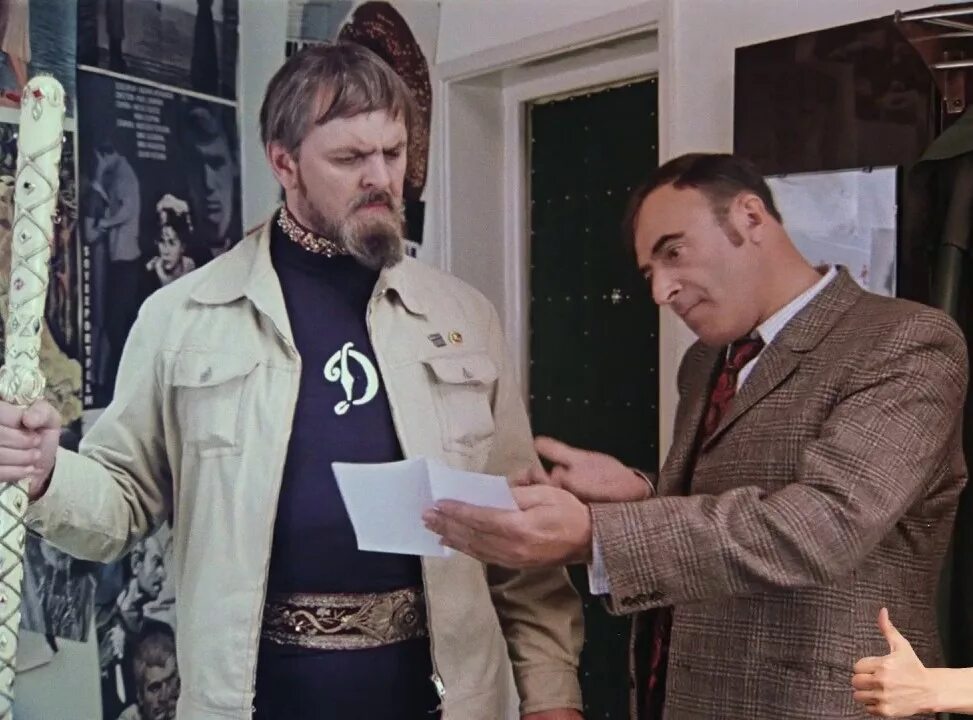 Холоп иван васильевич. Ты как челобитную царю подаешь смерд. Ты как челобитную царю. Как челобитную подаешь смерд. Шпак иван васильевич меняет профессию.