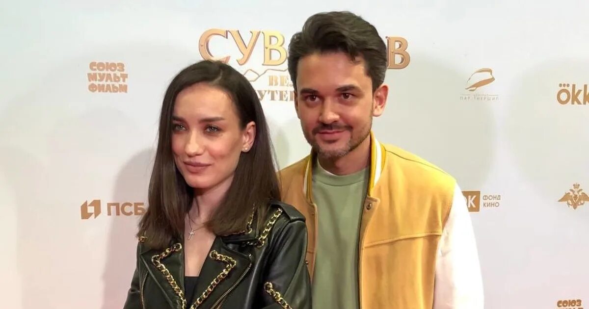 Виктория Дайнеко пришла на премьеру с новым парнем STARHIT
