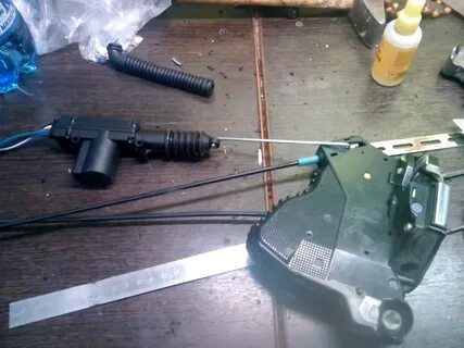 Установка электроприводов замков