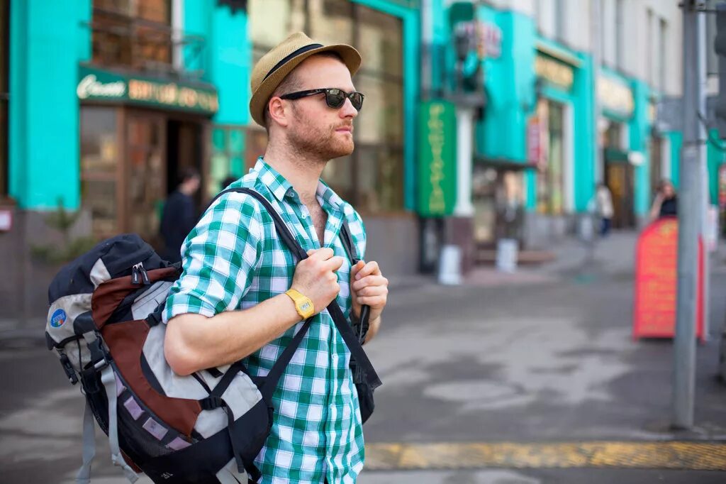 Иностранные туристы. The foreigner джеки чан. Иностранец турист в москве. Иностранец человек. Иностранцы в россии.