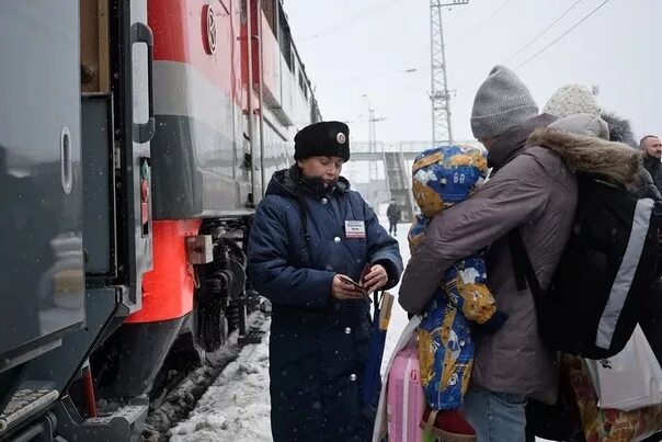 Поезд луза киров остановки. Поезд киров луза. жд киров-луза. поезд киров. подосиновец киров маршрут поезд.
