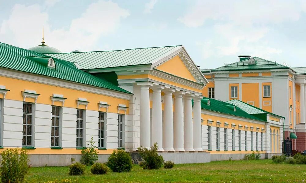 Национальный музей удмуртской республики ижевск. Смолович ижевский арсенал. Здание арсенала ижевск. Ижевском арсенал. Ижевский кремль арсенал.