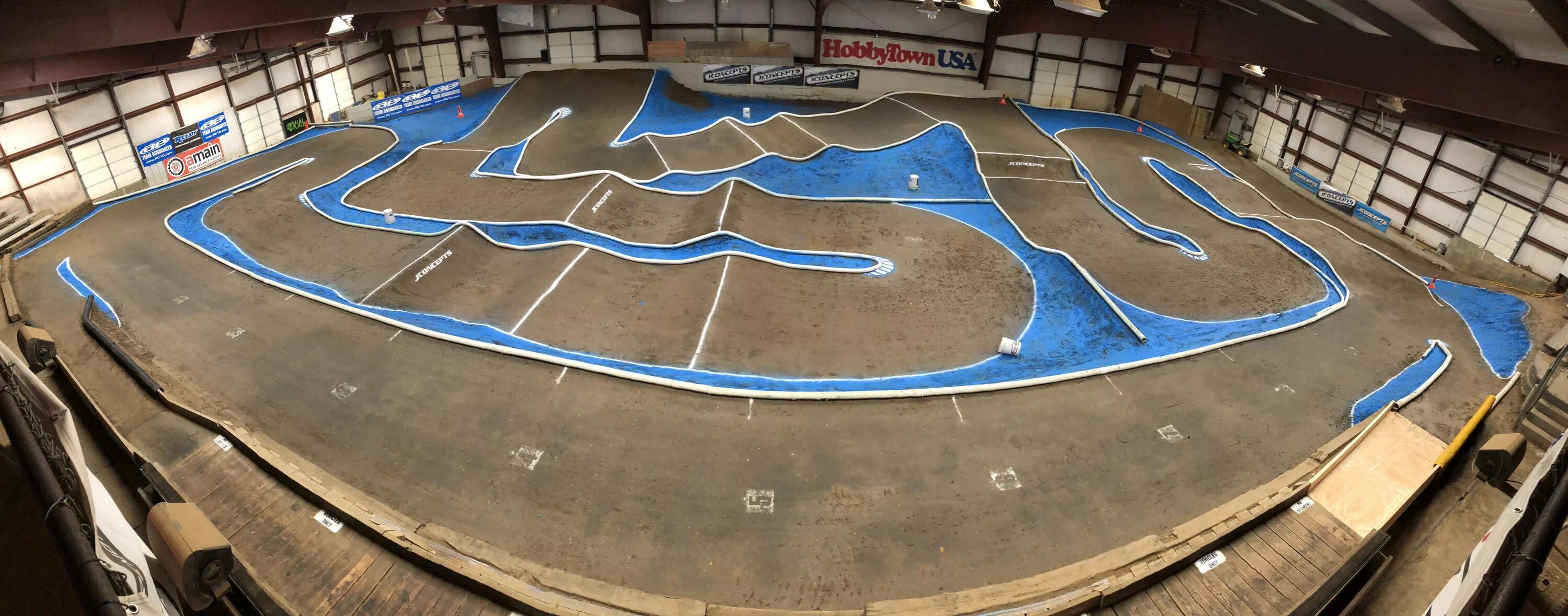 Трасса с машинами. Rc racing полоса ускорение. Rc track. Трасса для rc drift. Трек для дрифта.