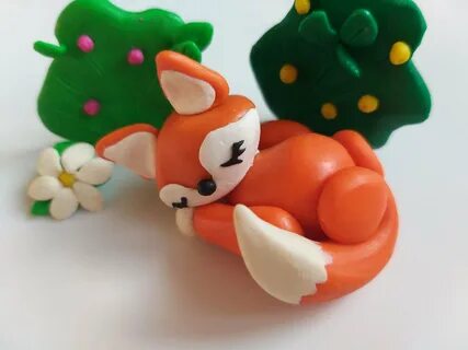 Фигурки из красного пластилина