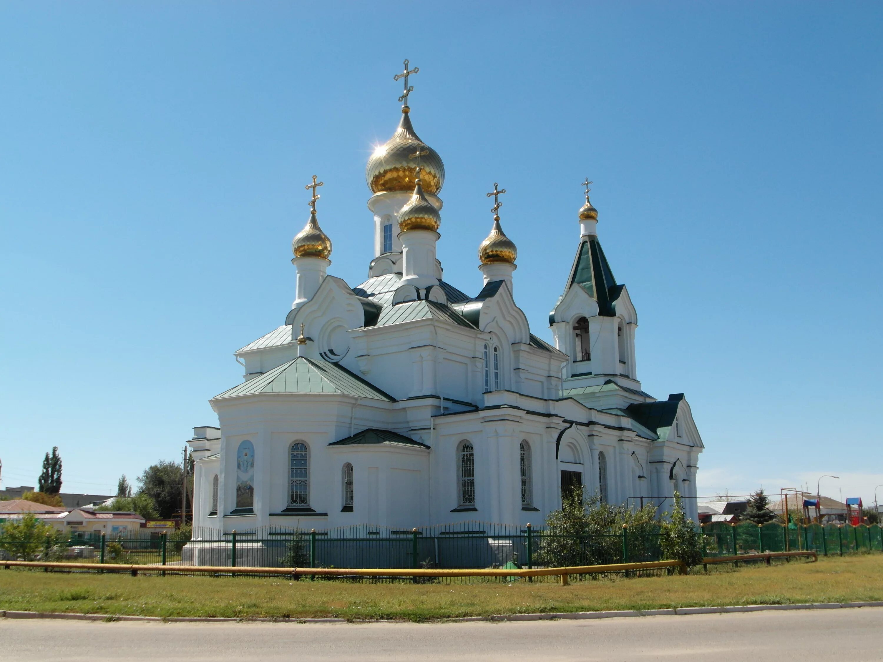 Администрация новоаннинского района волгоградской области. Храм Преображения Господня Волгоград. Церковь Жирновск Волгоградская. Храм в Михайловке Волгоградской области. Елань Волгоградская область.