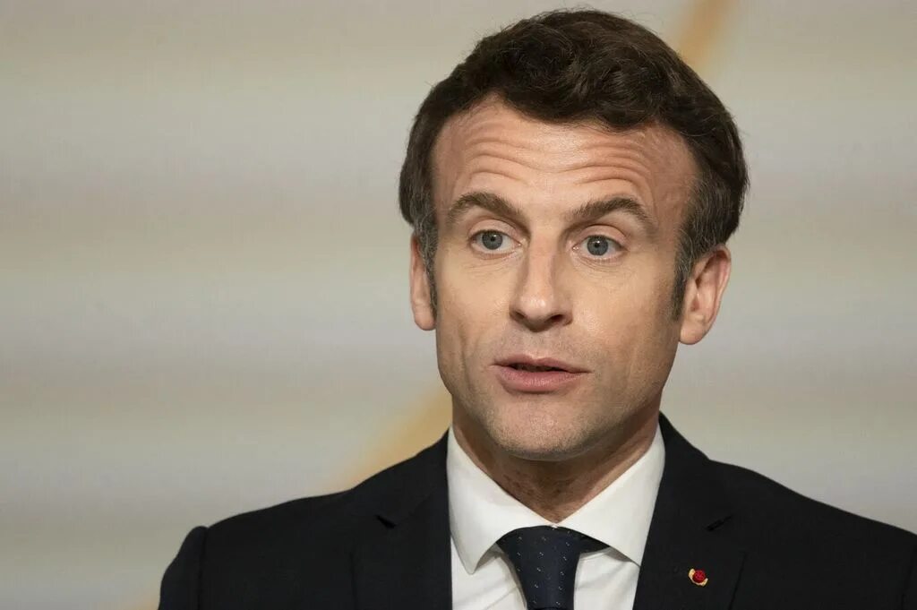 Фое патрик 2024. Эммануэль Макрон. Macron April 2022. Макрон нос. Фотосессия Макрона 2022.