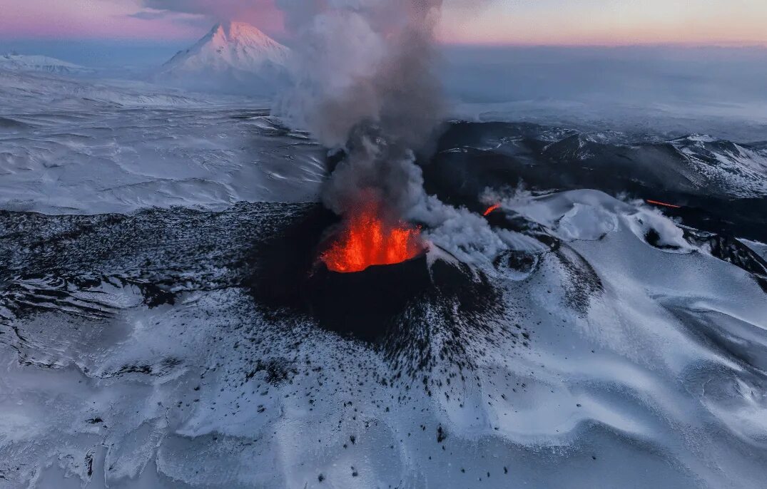 Вулкан ключевская сопка. Вулкан веб. Индонезия вулкан кракатау. Анак кракатау вулкан. Вулкан веб.